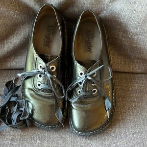 Womens Alegria Light green Patent lace up size 8